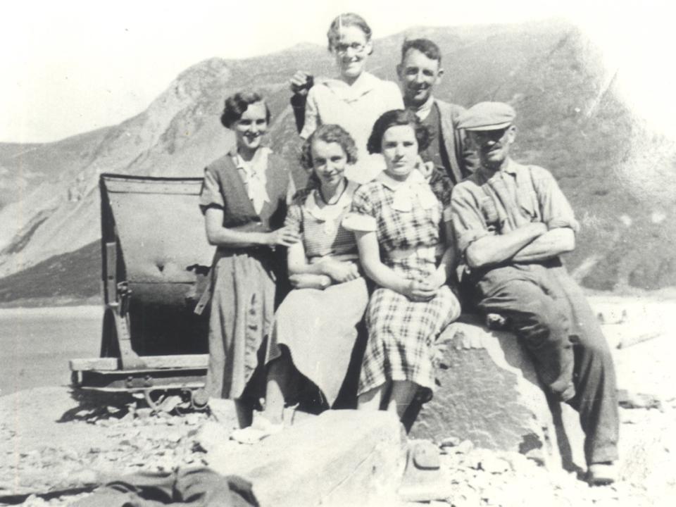 Group of local people, Nant Gwrtheyrn 1930s
